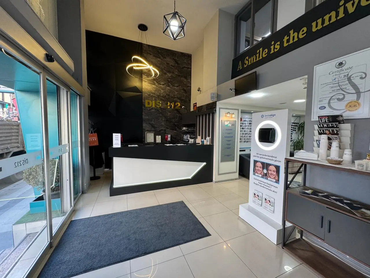 Clinic-provided photograph of 212 Dental