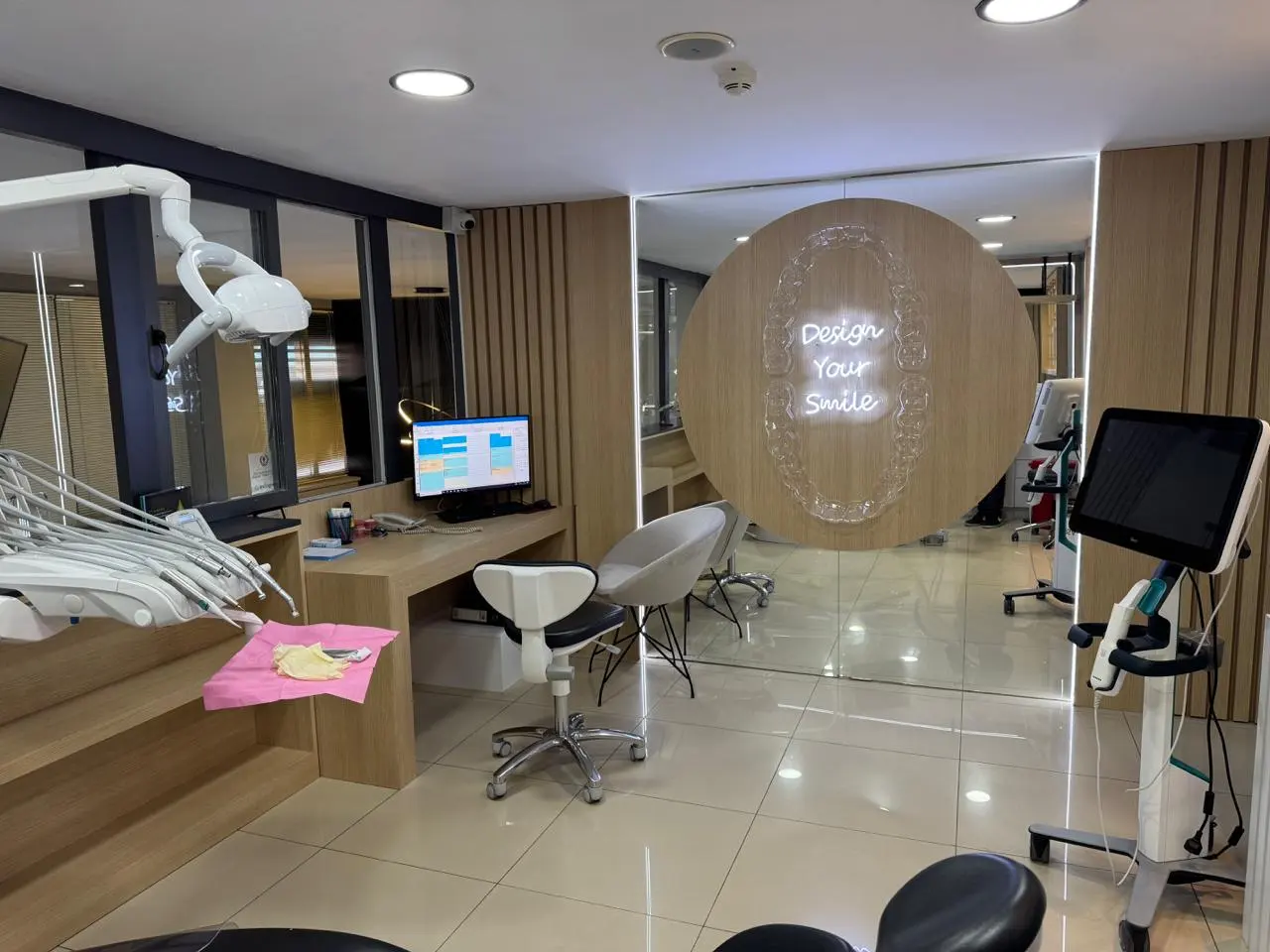 Clinic-provided photograph of 212 Dental
