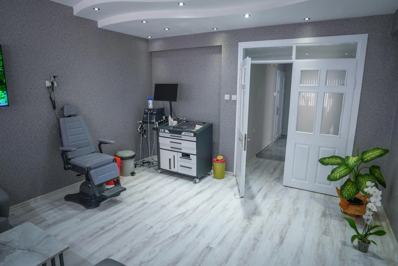 Clinic-provided photograph of Dr Ramazan Gümüş