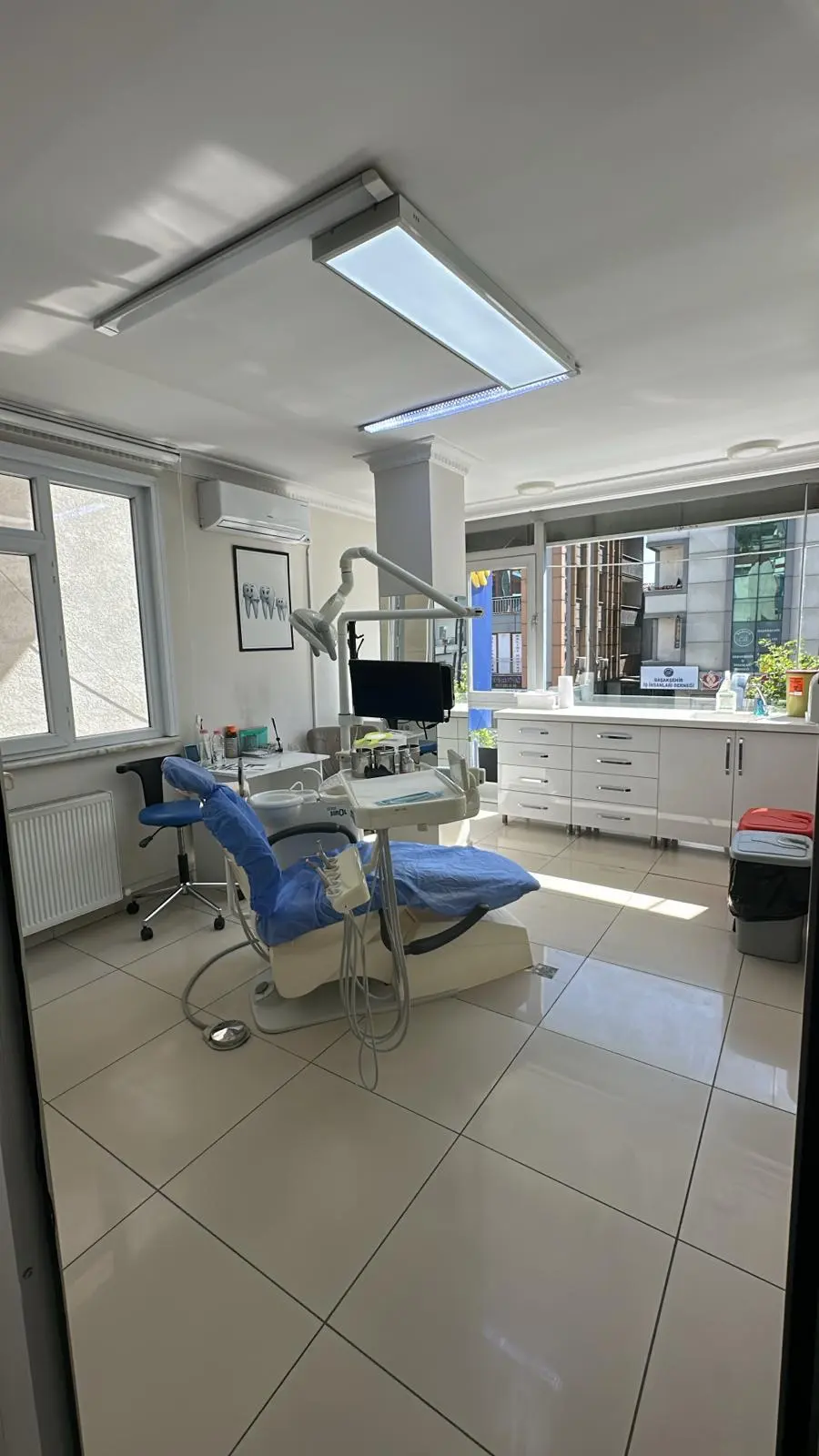 Clinic-provided photograph of Dr Ahmet Fehmi Bayraklı