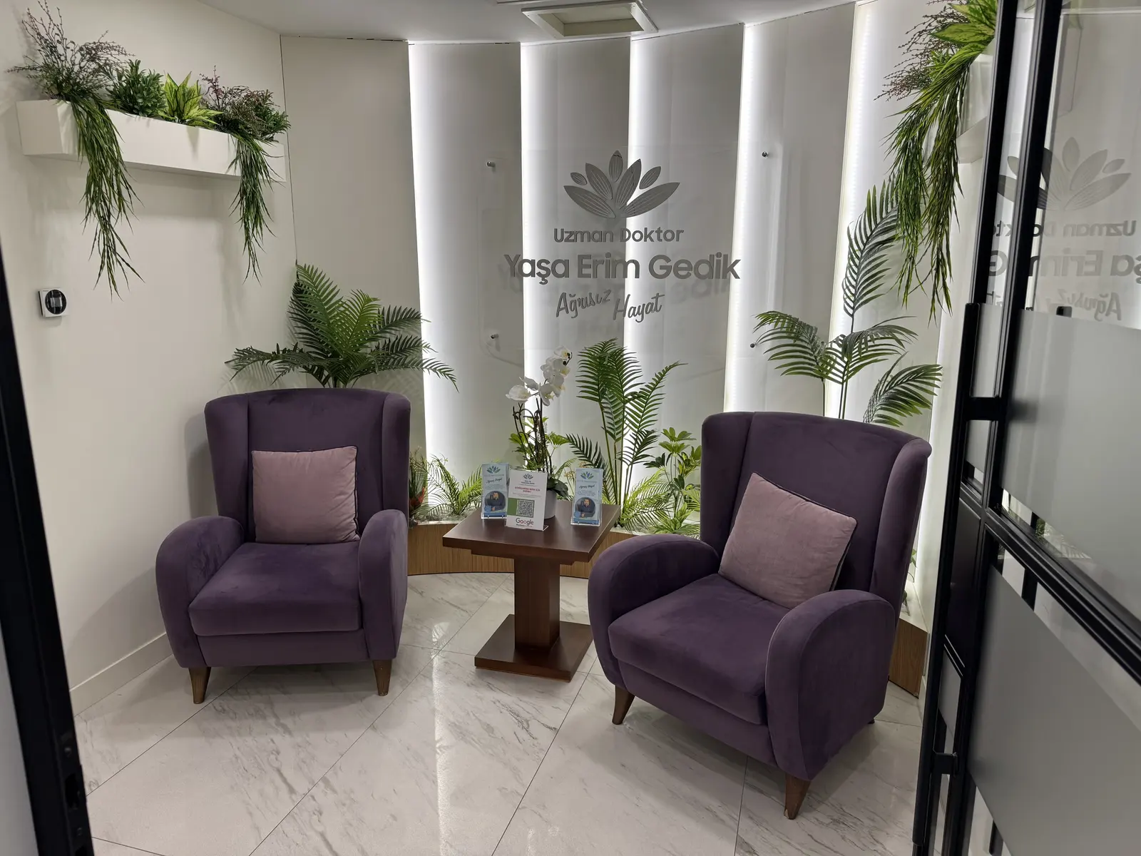 Clinic-provided photograph of Dr Yaşa Erim Gedik