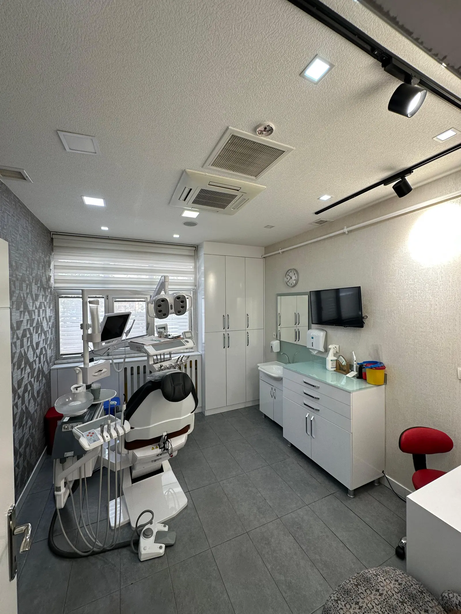 Clinic-provided photograph of Dent-i Konya