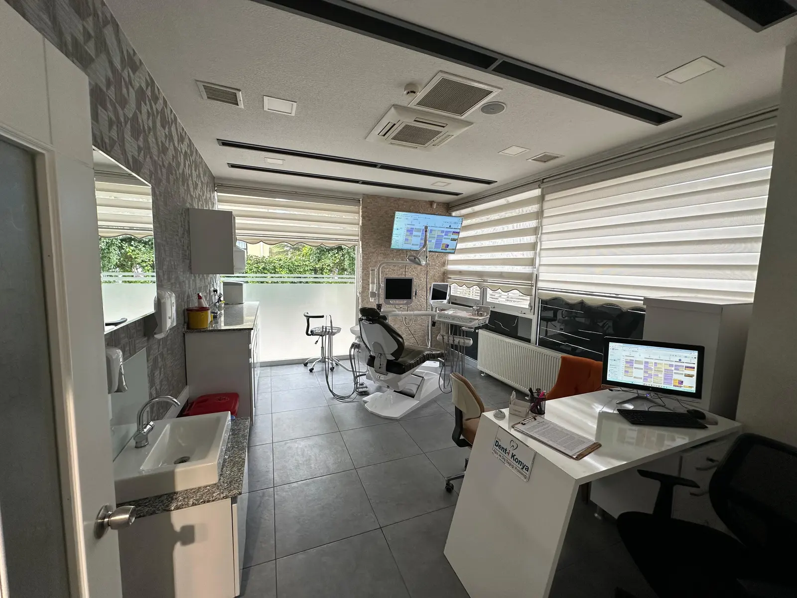 Clinic-provided photograph of Dent-i Konya
