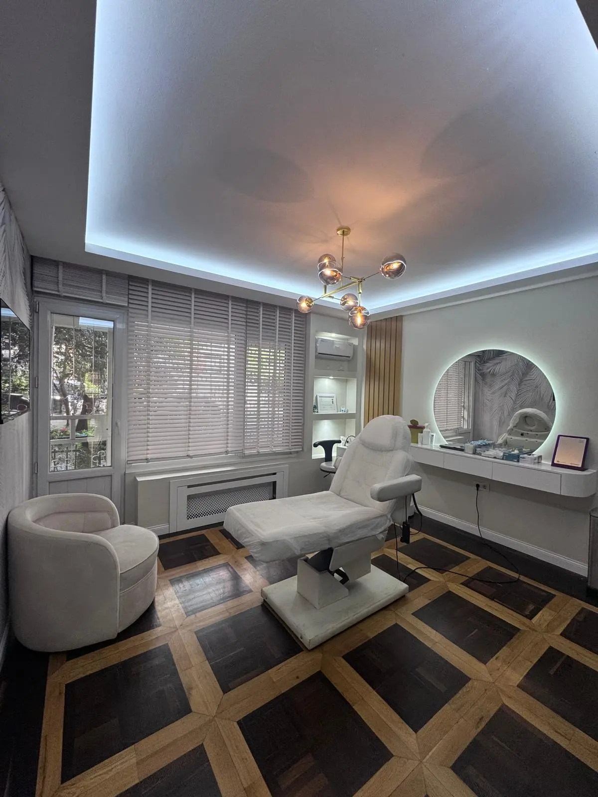 Clinic-provided photograph of Dr Ulaş Deniz Karavelioğlu