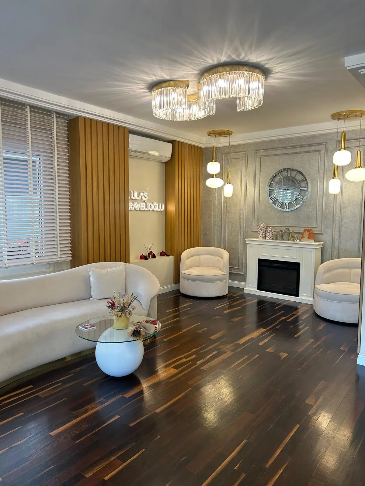 Clinic-provided photograph of Dr Ulaş Deniz Karavelioğlu