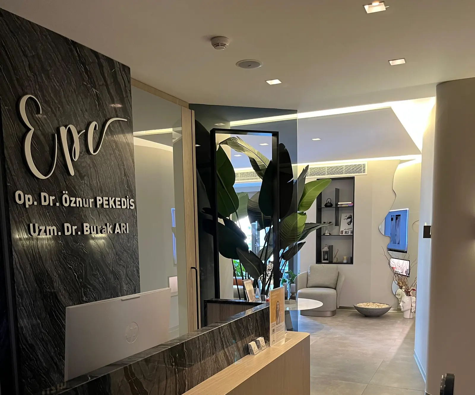Von der Klinik bereitgestelltes Foto von Dr. Öznur Pekedis