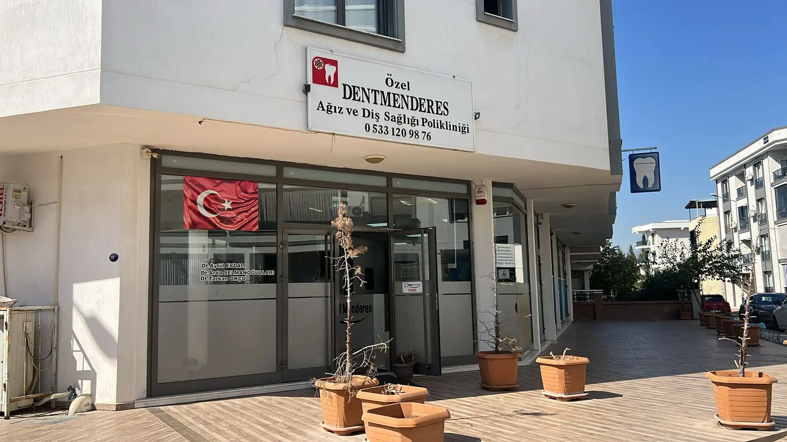 Clinic-provided photograph of Dent Menderes