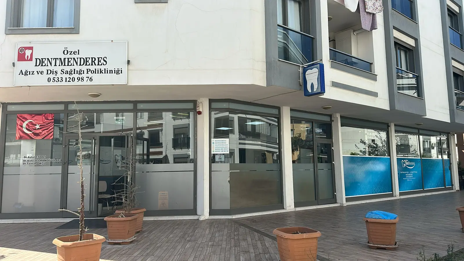 Clinic-provided photograph of Dent Menderes