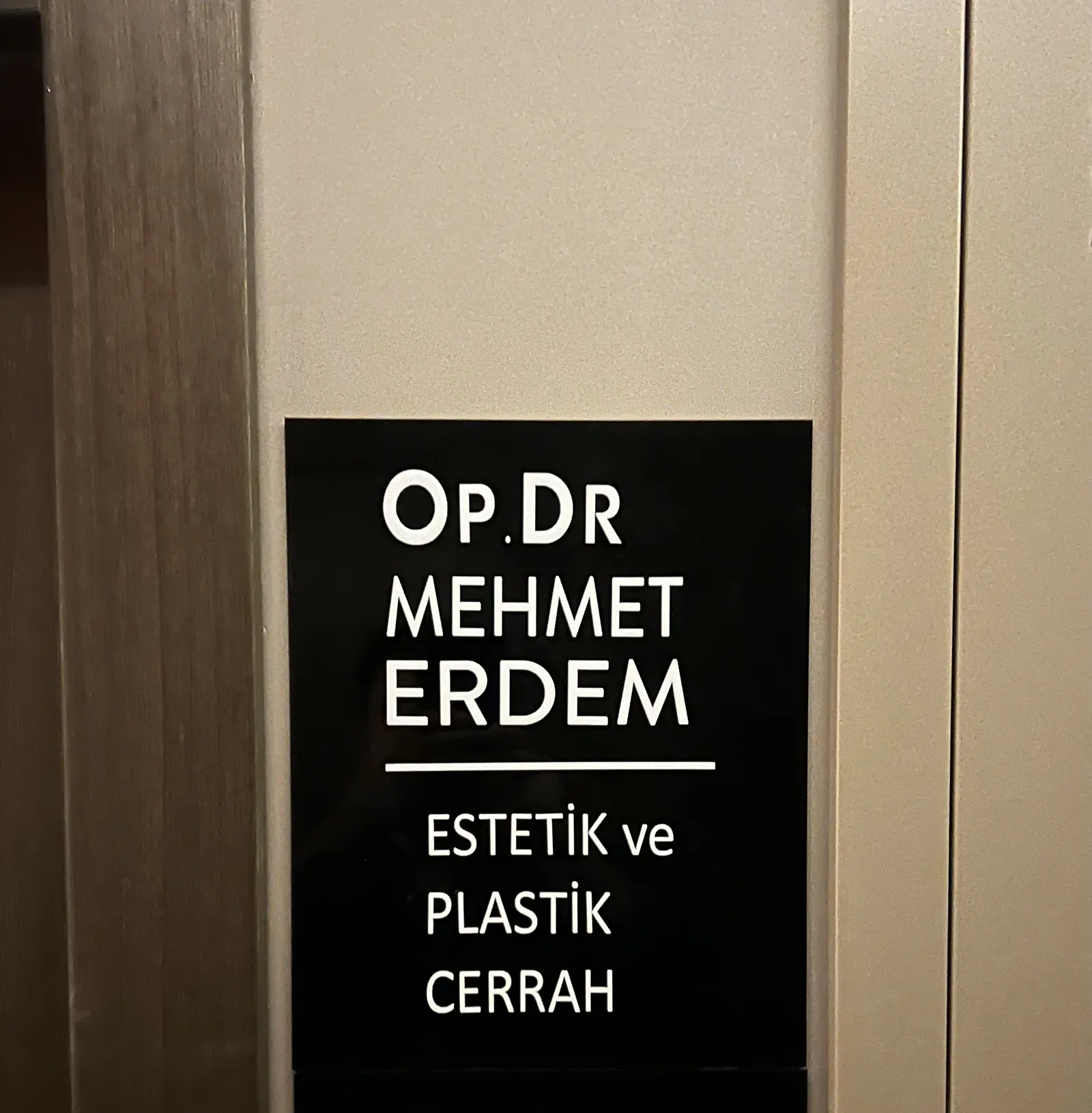 Von der Klinik bereitgestelltes Foto von Dr. Mehmet Erdem