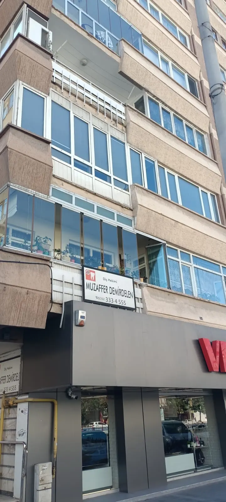 Clinic-provided photograph of Dr Muzaffer Demirdelen