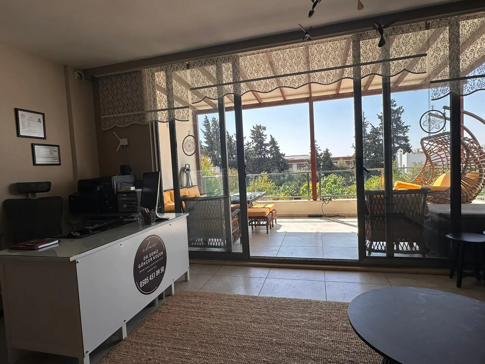 Von der Klinik bereitgestelltes Foto von Dr. Deniz Koçer