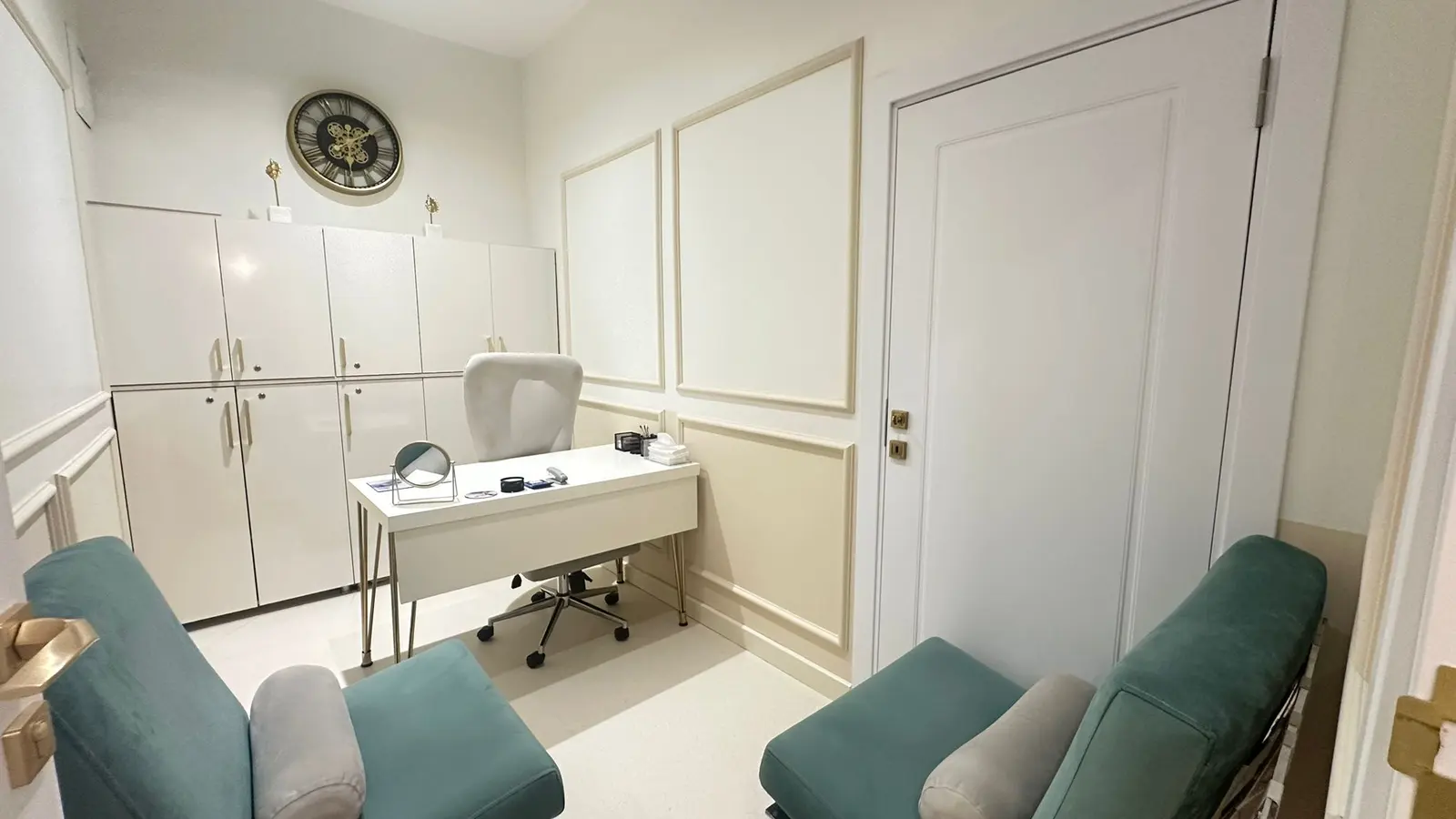 Clinic-provided photograph of Dr Emre Türkmen