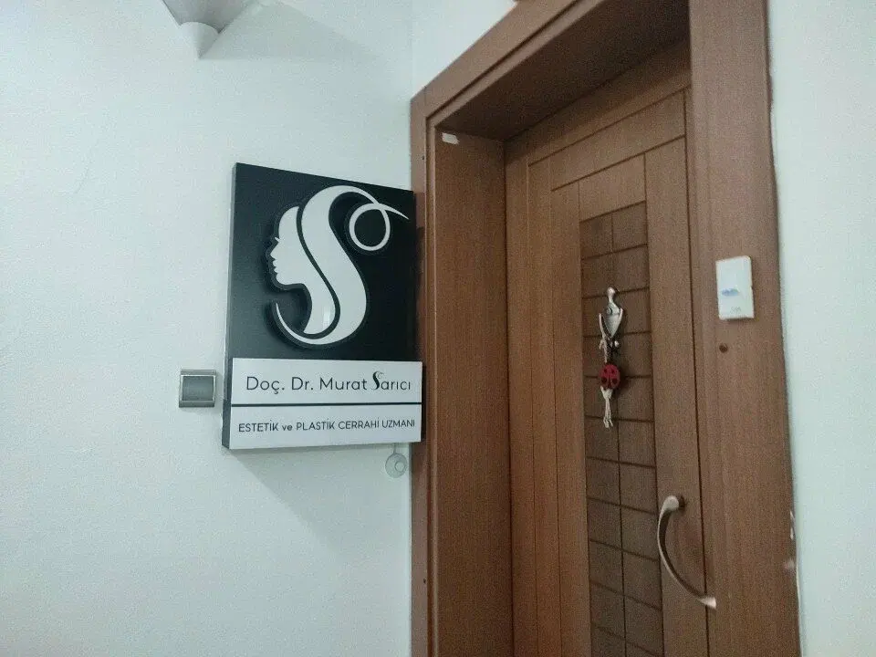 Clinic-provided photograph of Dr Murat Sarıcı