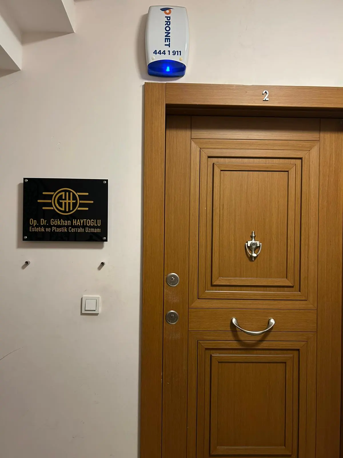 Clinic-provided photograph of Dr Tahir Gökhan Haytoğlu