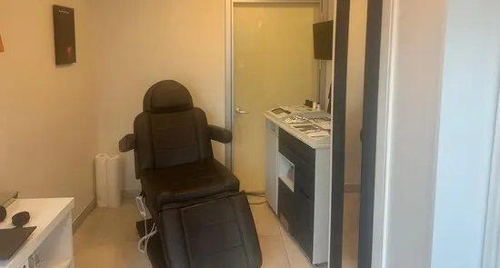Clinic-provided photograph of Dr Tolga Kırgezen