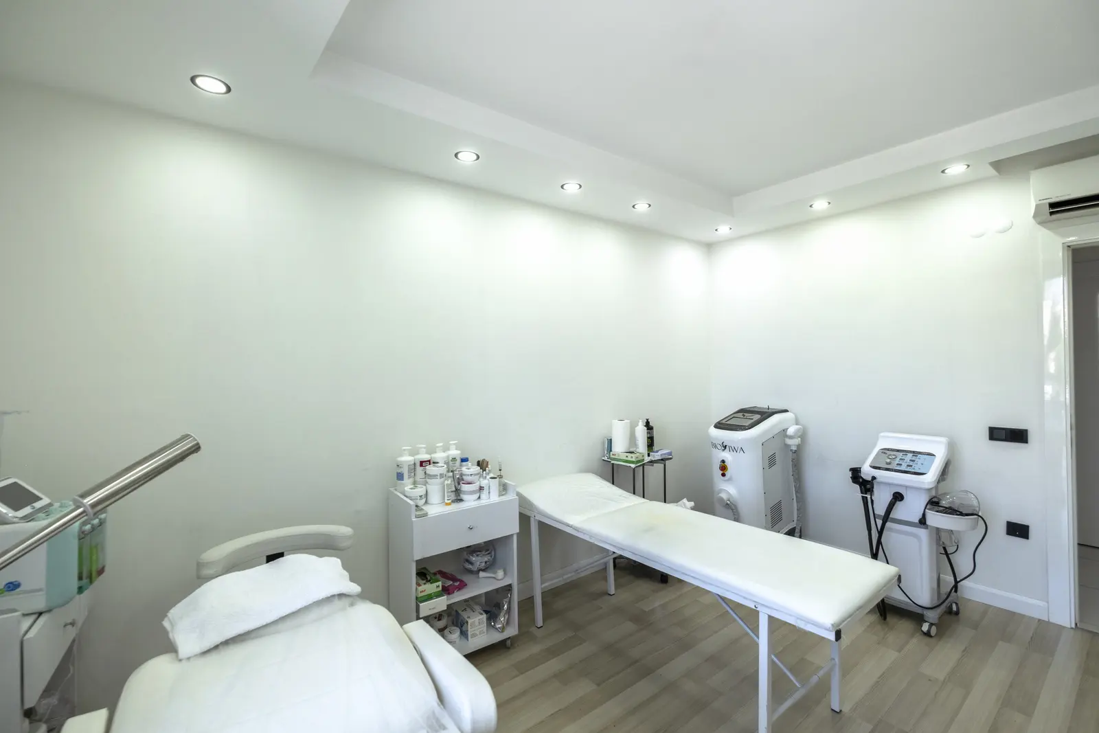 Clinic-provided photograph of Dr Esra İnce