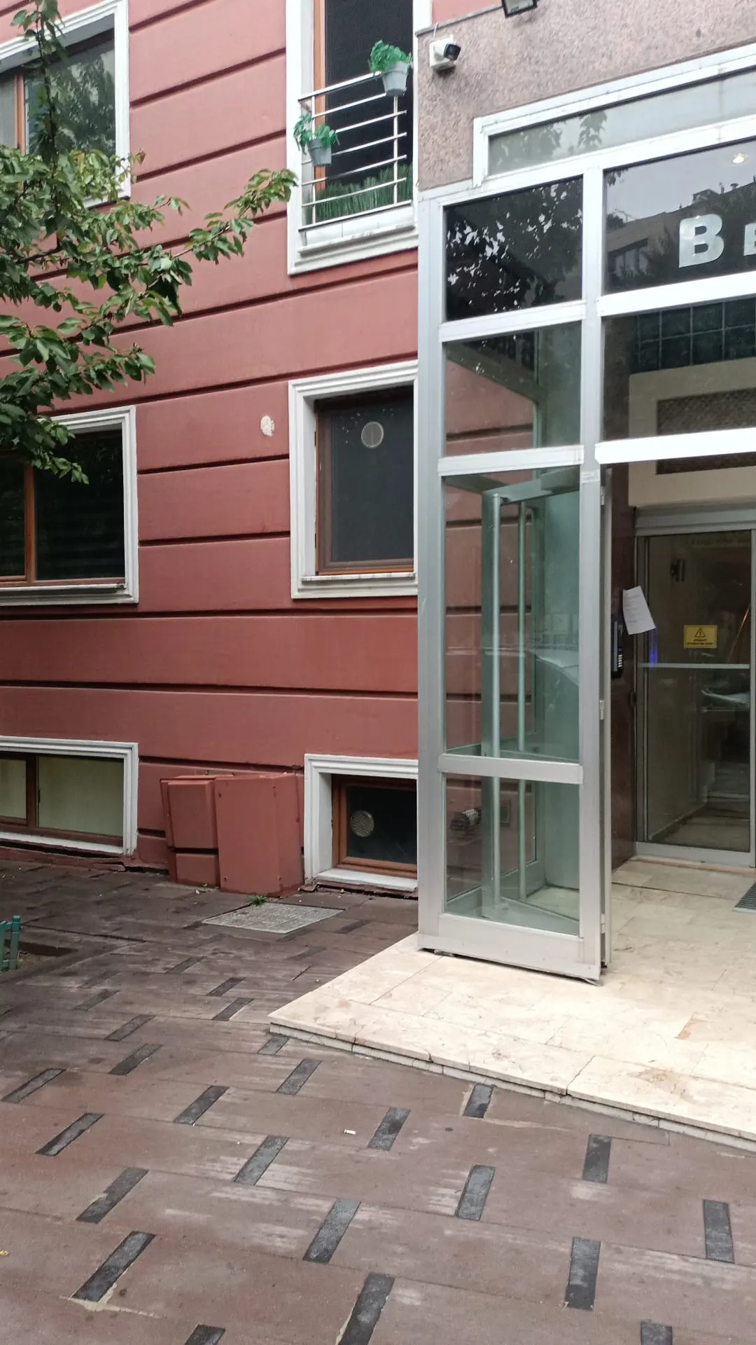 Clinic-provided photograph of Dr Tahsin Saygı