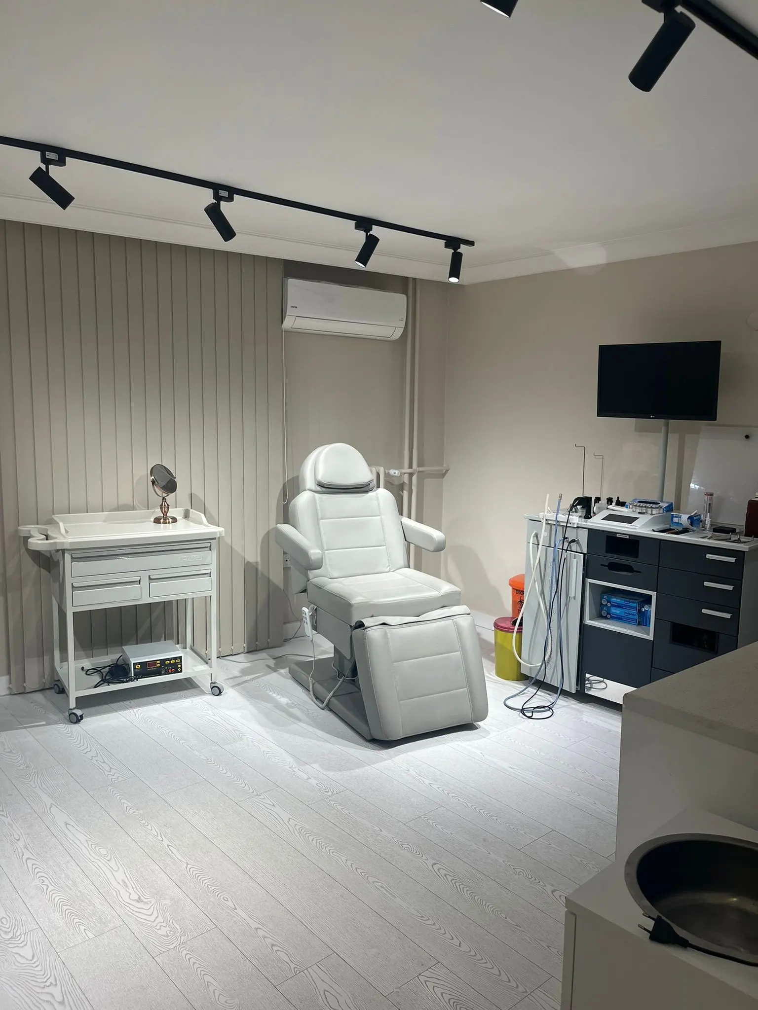 Clinic-provided photograph of Dr Ali Oğuz Demir