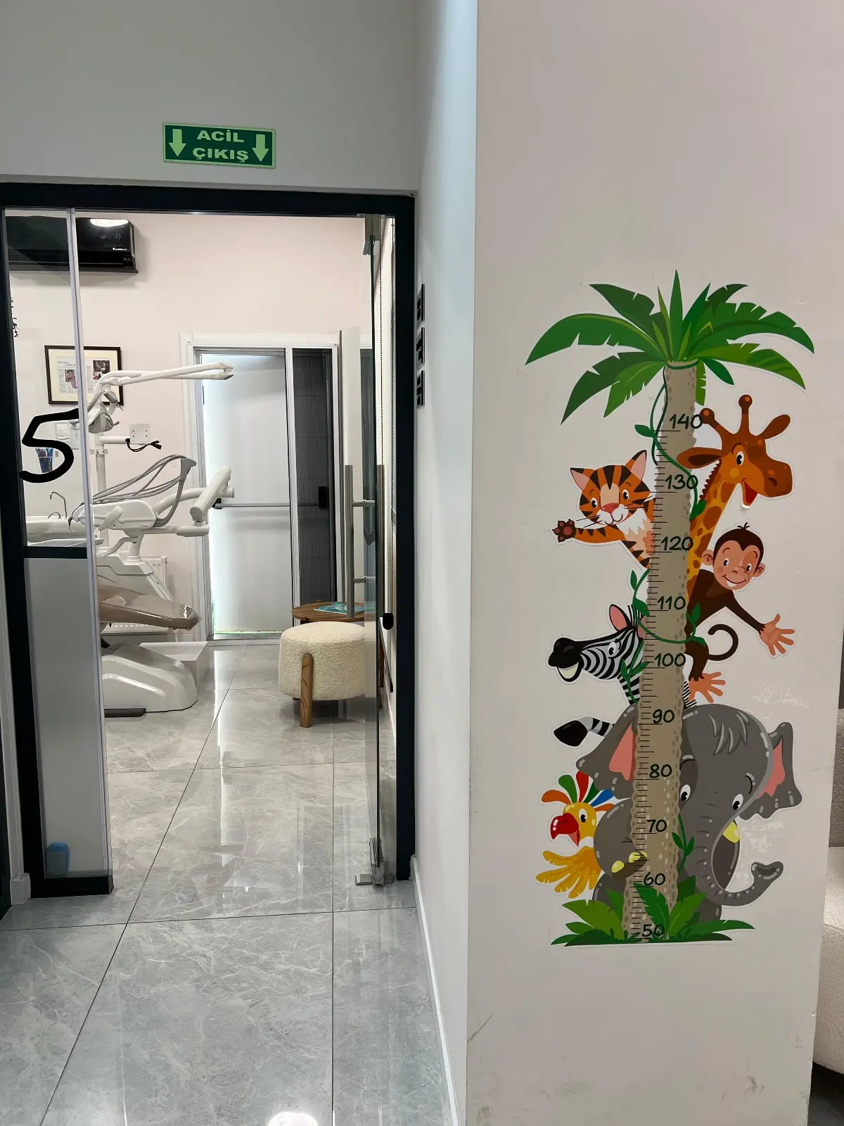 Clinic-provided photograph of Özgür Zileli Dental Clinic