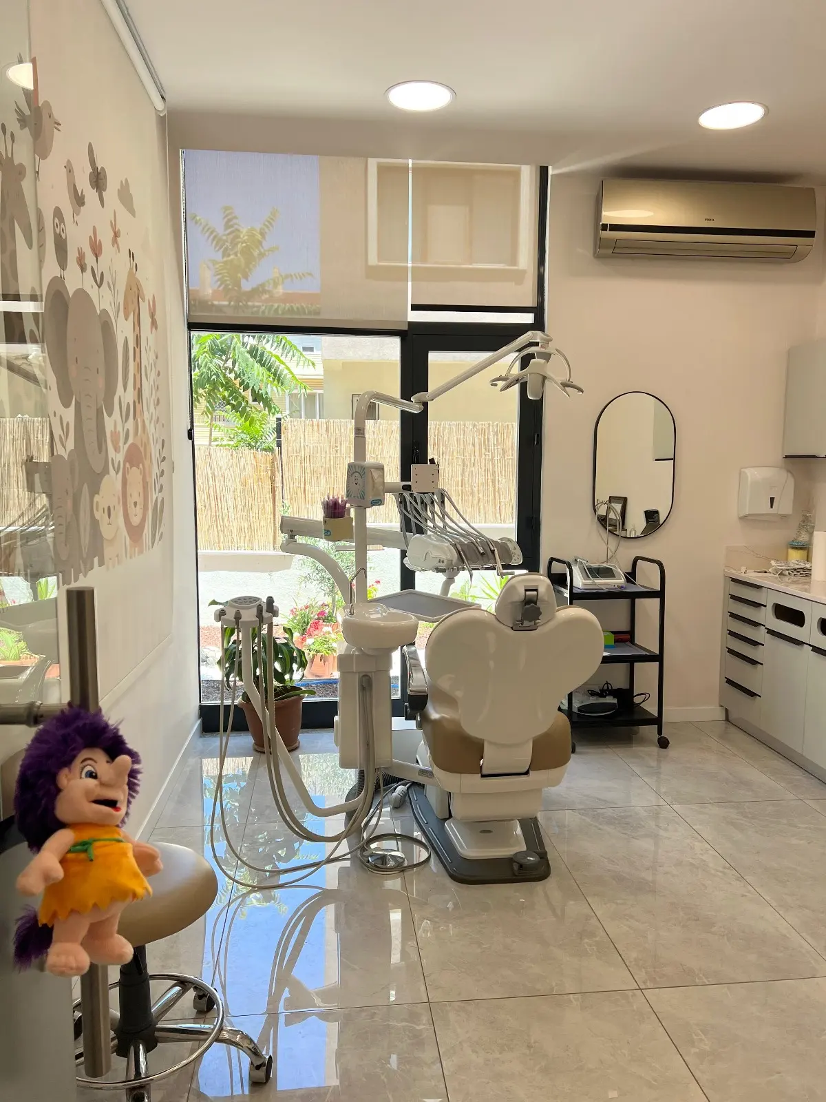 Clinic-provided photograph of Özgür Zileli Dental Clinic