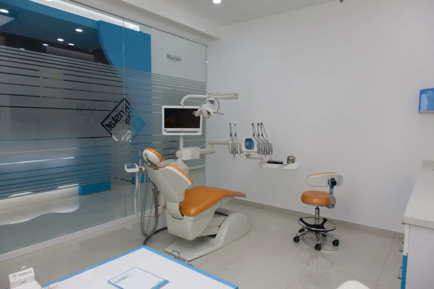Von der Klinik bereitgestelltes Foto von Kristaldiş Zahnklinik