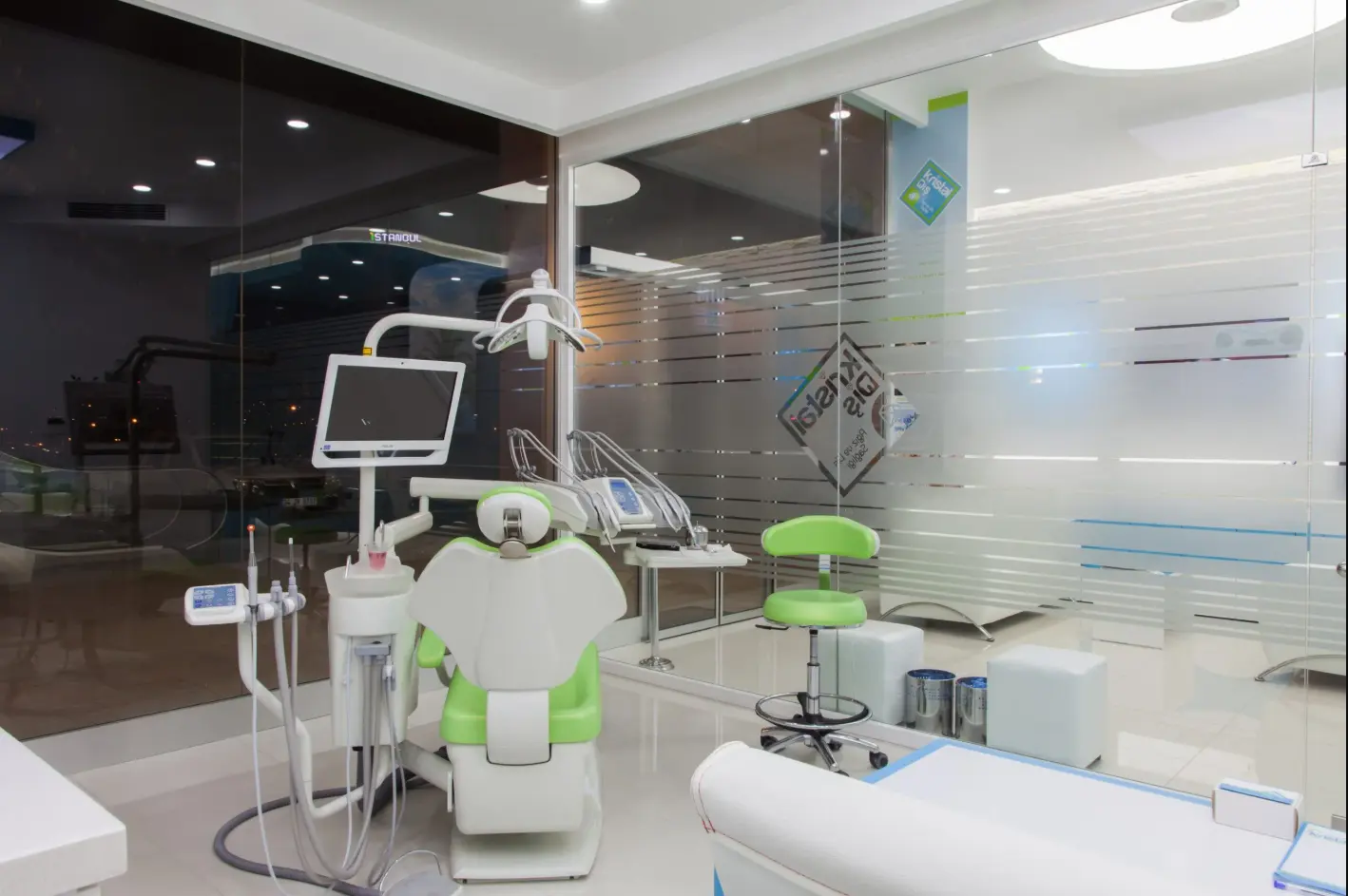 Von der Klinik bereitgestelltes Foto von Kristaldiş Zahnklinik