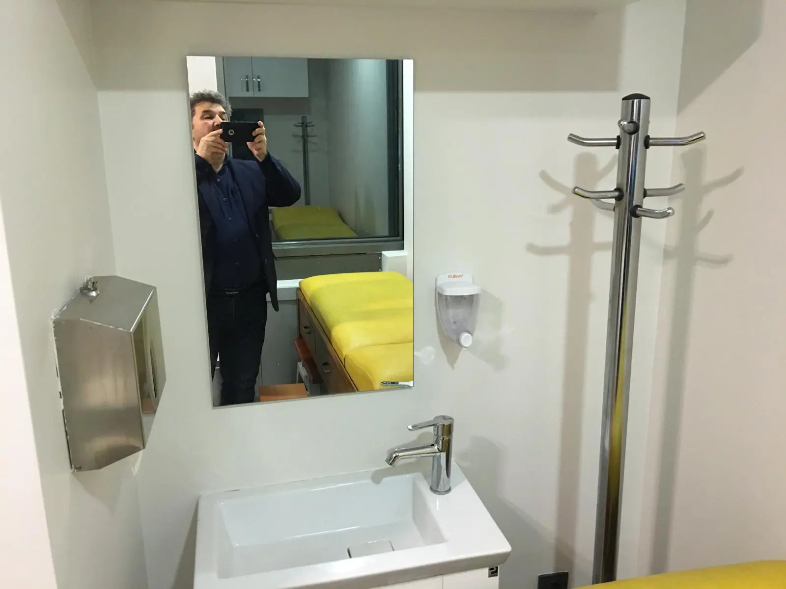 Clinic-provided photograph of Prof. Dr Meshut Başak