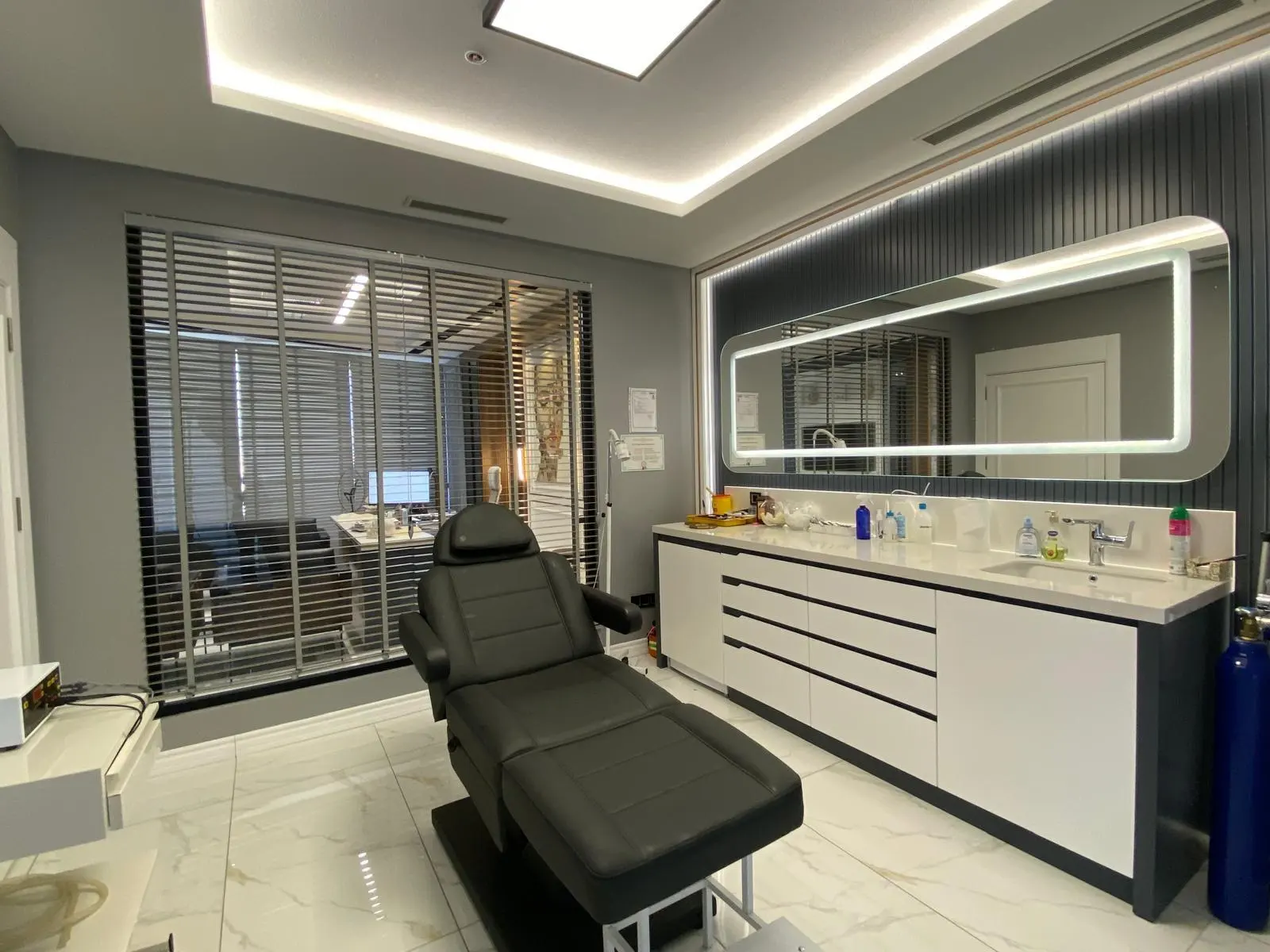Clinic-provided photograph of Assoc. Prof. Dr Osman Akdağ