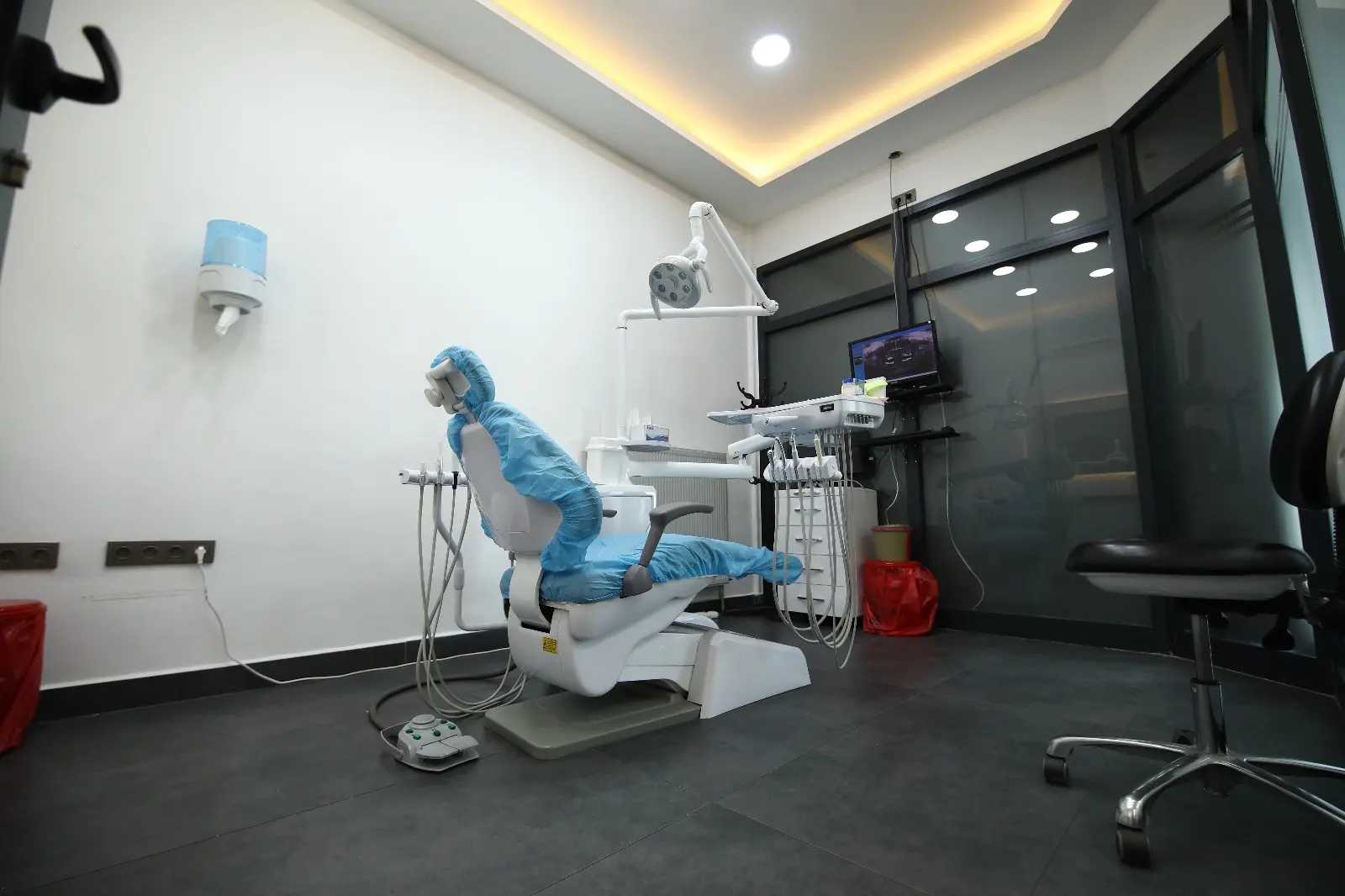 Clinic-provided photograph of Hayat Dent