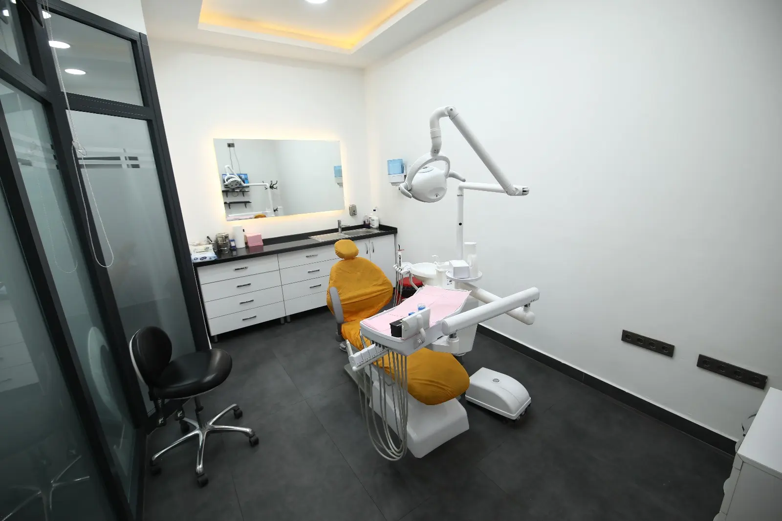 Clinic-provided photograph of Hayat Dent