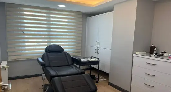 Clinic-provided photograph of Dr Selman Doğantemur