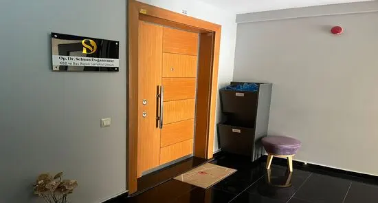 Clinic-provided photograph of Dr Selman Doğantemur