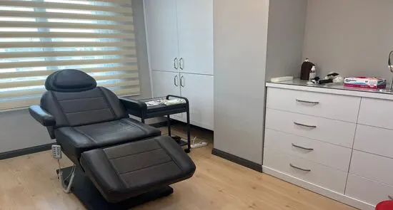 Clinic-provided photograph of Dr Selman Doğantemur