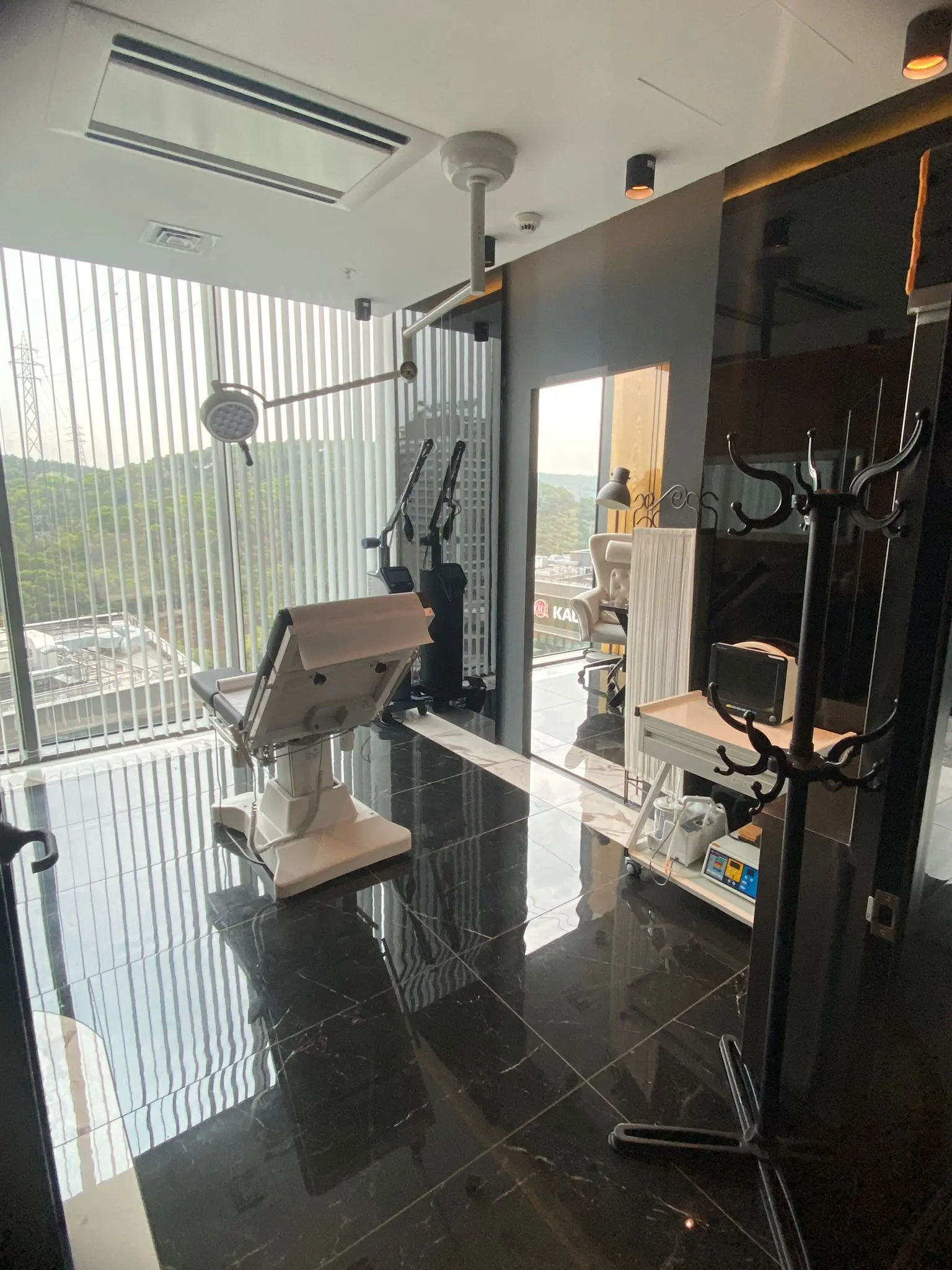 Clinic-provided photograph of Dr Onur Gürbüz