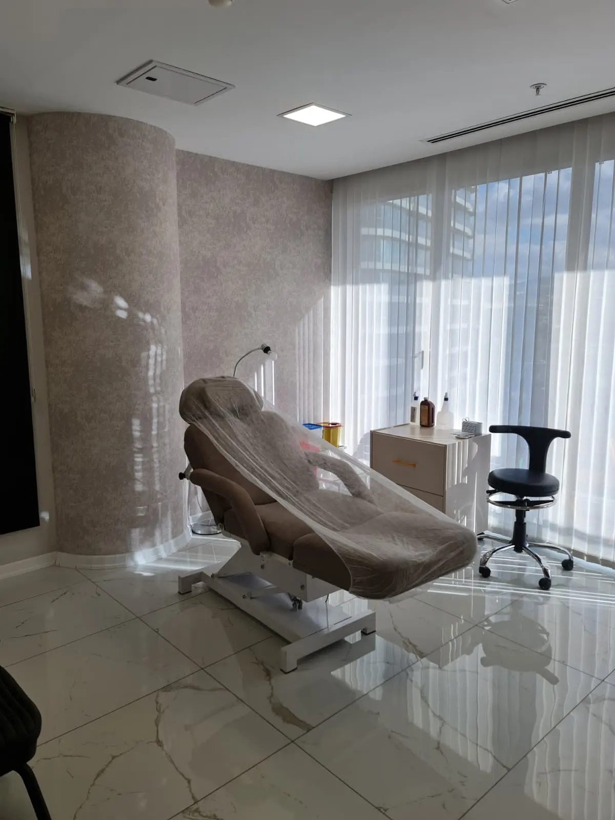 Clinic-provided photograph of Dr Diren Çelik