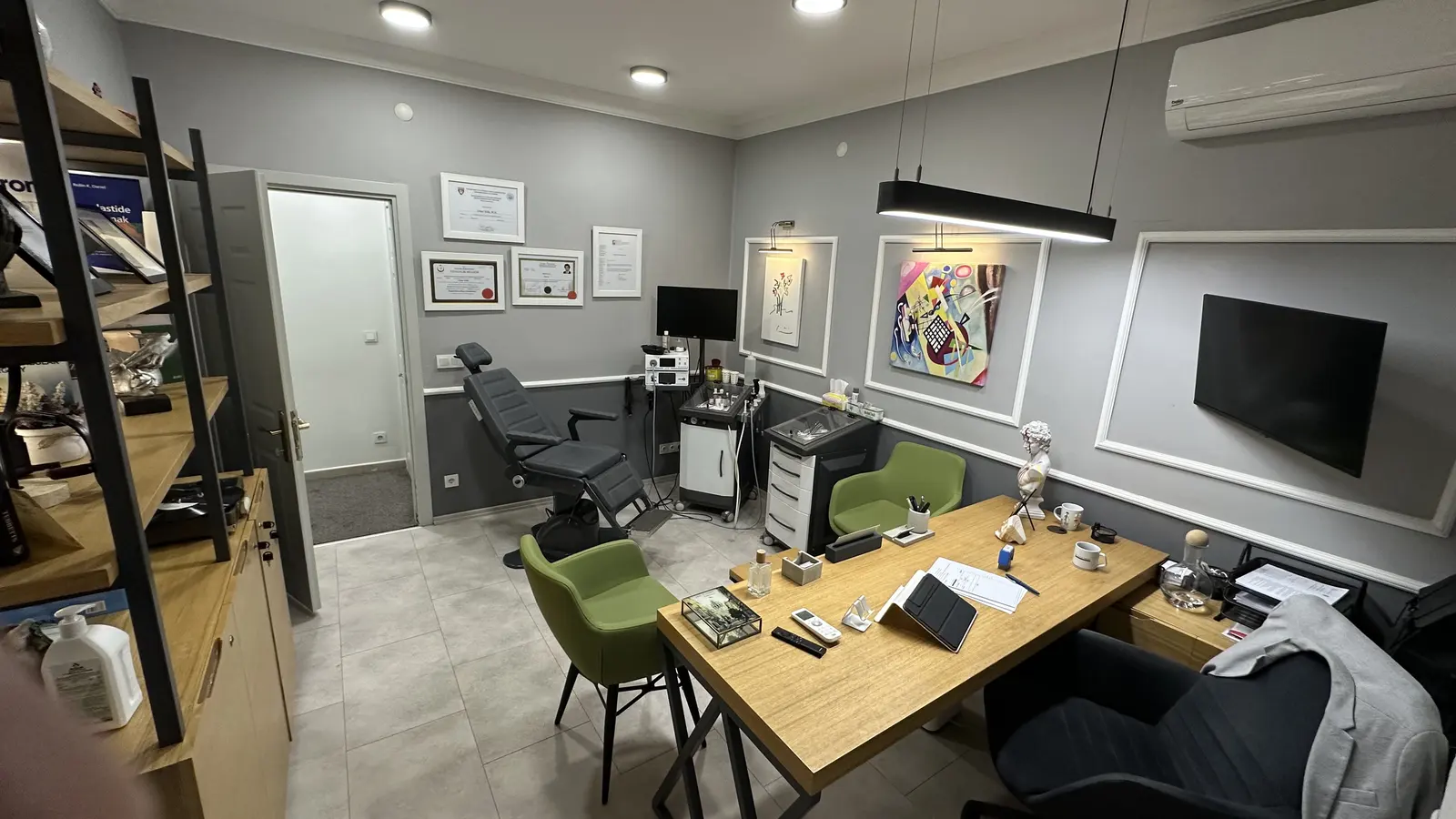 Clinic-provided photograph of Dr Umur Akıner