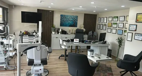Clinic-provided photograph of Assoc. Prof. Dr Ali Seyed Resuli