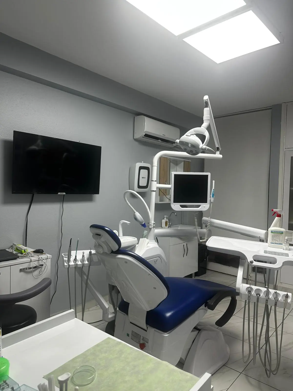 Clinic-provided photograph of Dr Gökhan Düşünmez