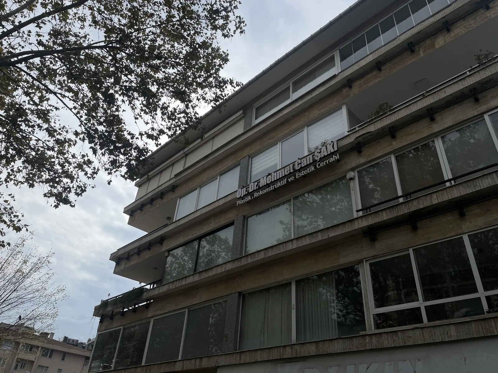 Clinic-provided photograph of Dr Mehmet Can Şakı