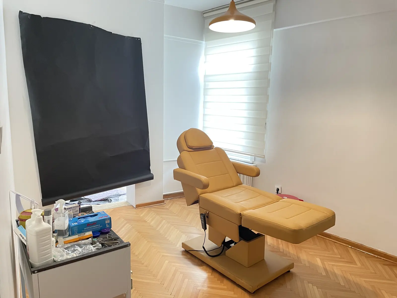 Clinic-provided photograph of Dr Mehmet Can Şakı