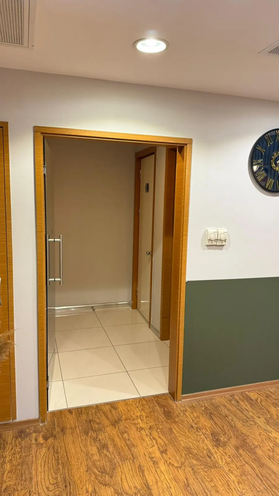 Clinic-provided photograph of Dr Vepa Sılapow