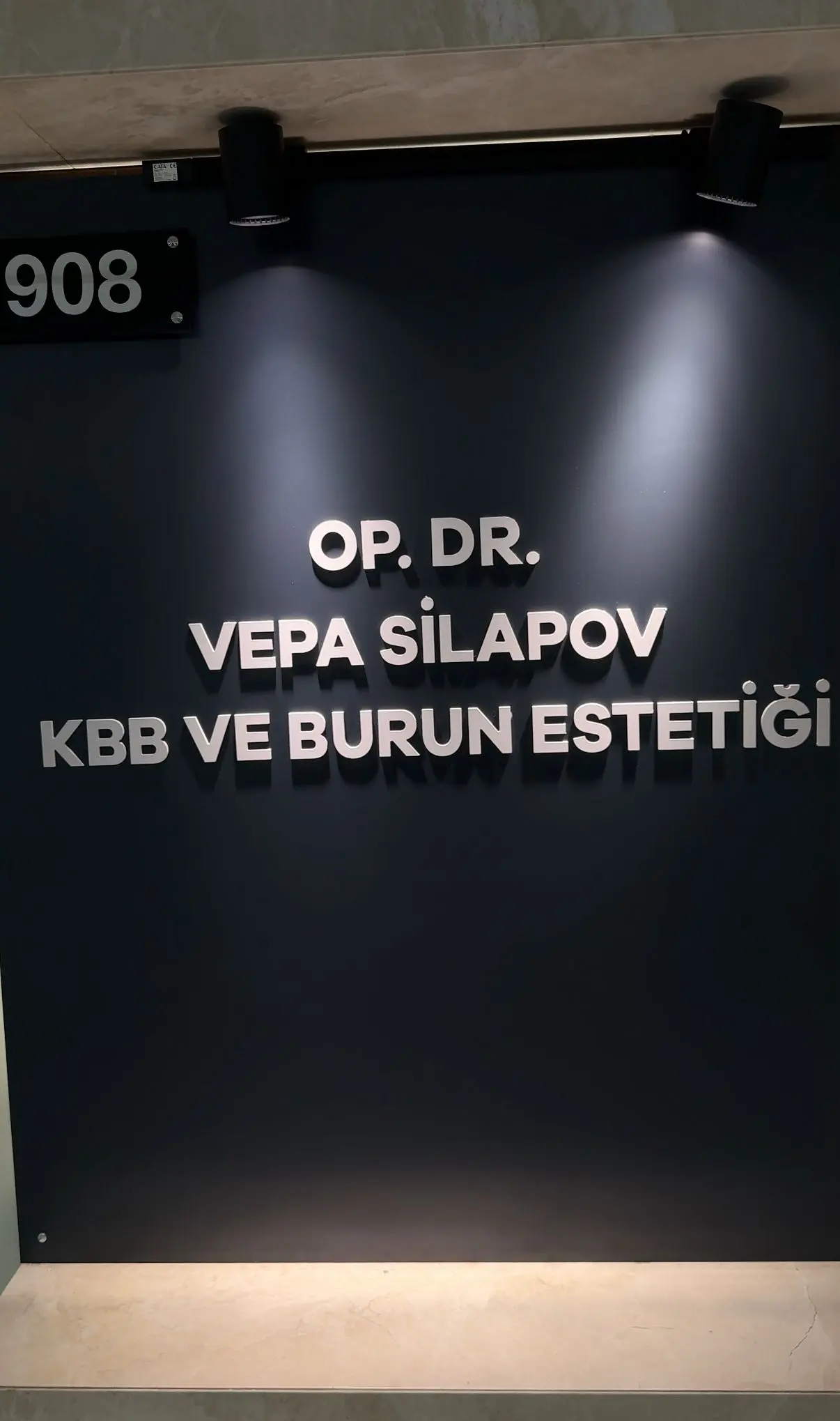 Clinic-provided photograph of Dr Vepa Sılapow