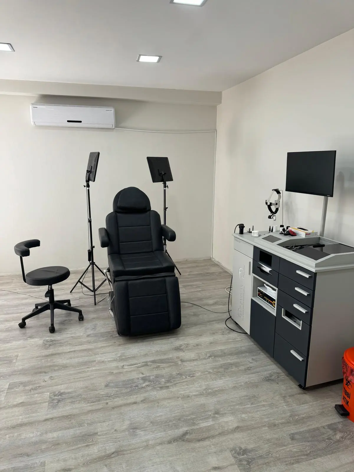Clinic-provided photograph of Dr Ferit Çakmak