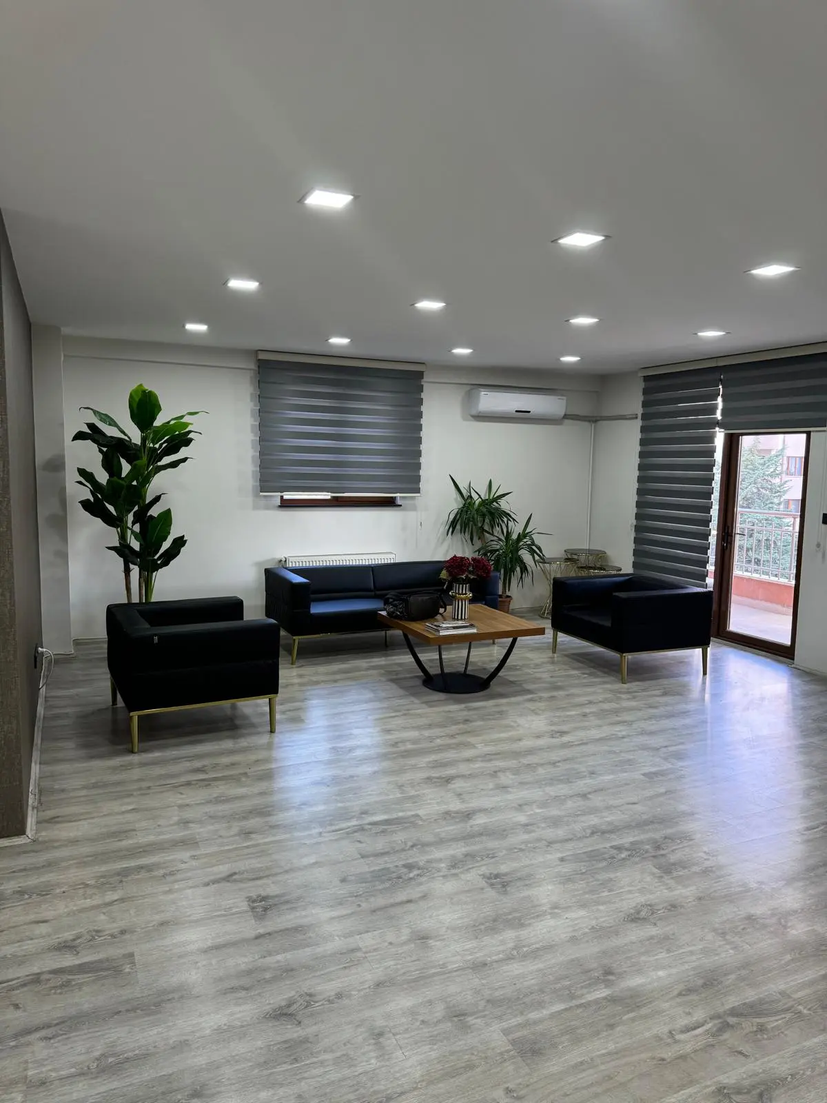 Clinic-provided photograph of Dr Ferit Çakmak