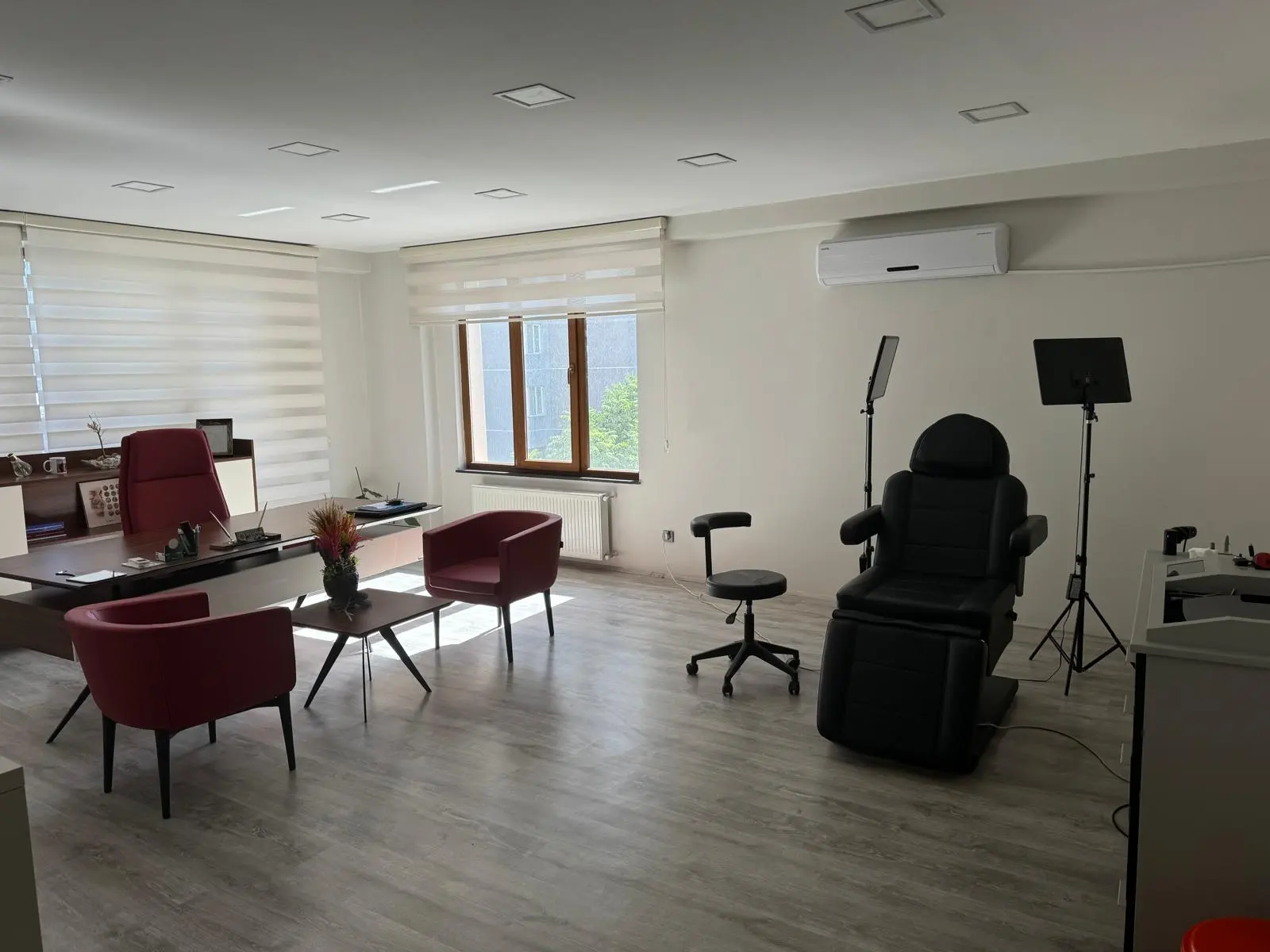 Clinic-provided photograph of Dr Ferit Çakmak