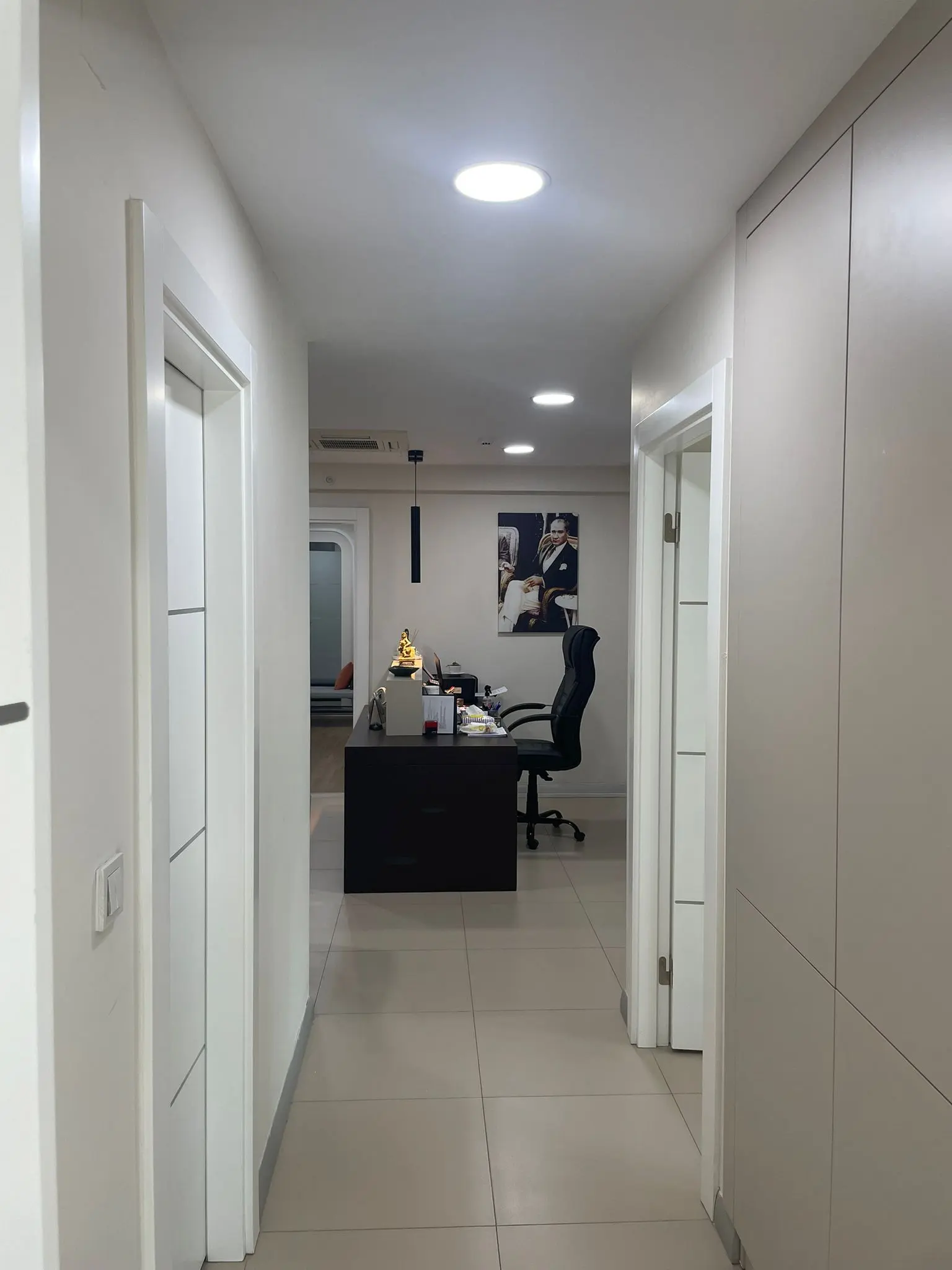 Clinic-provided photograph of Assoc. Prof. Dr Önder Karaaslan