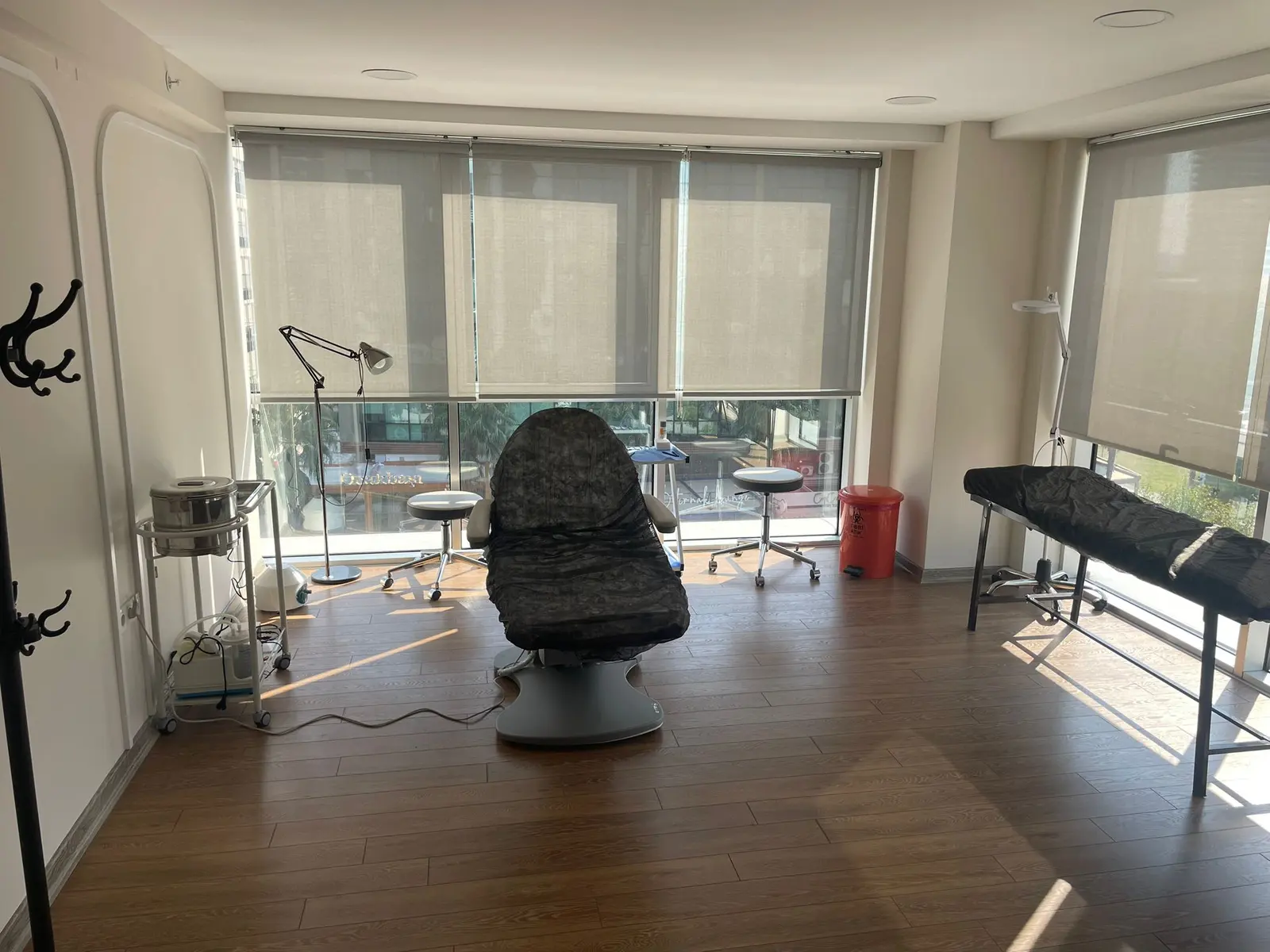 Clinic-provided photograph of Assoc. Prof. Dr Önder Karaaslan