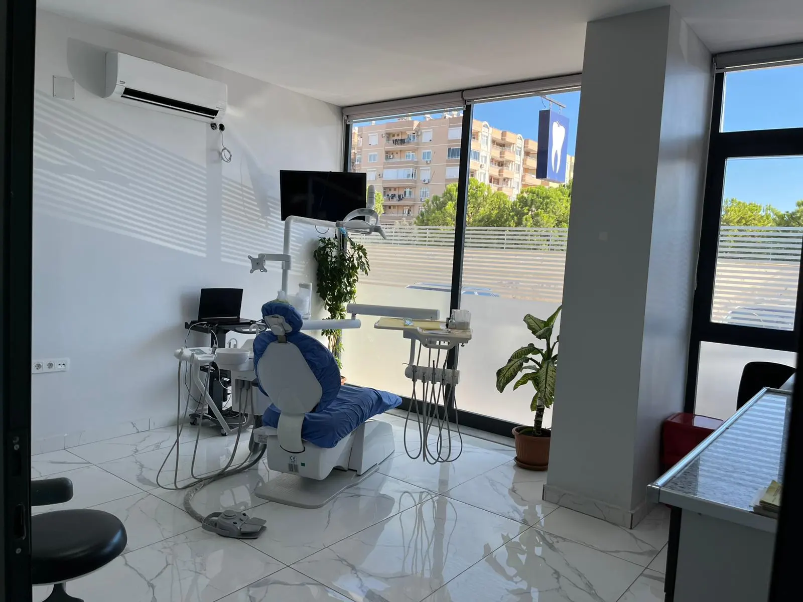 Clinic-provided photograph of Dr Adem Yılmaz