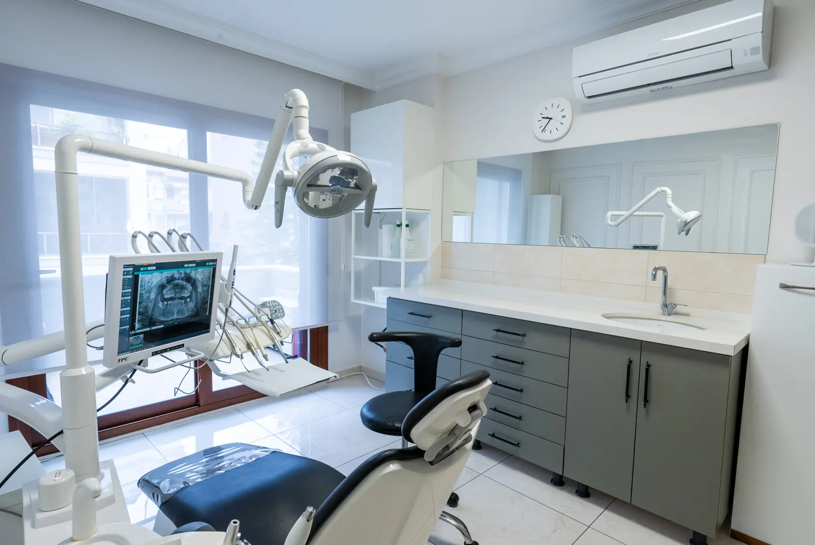 Clinic-provided photograph of Özge Kolkesen Şahin Dental Clinic