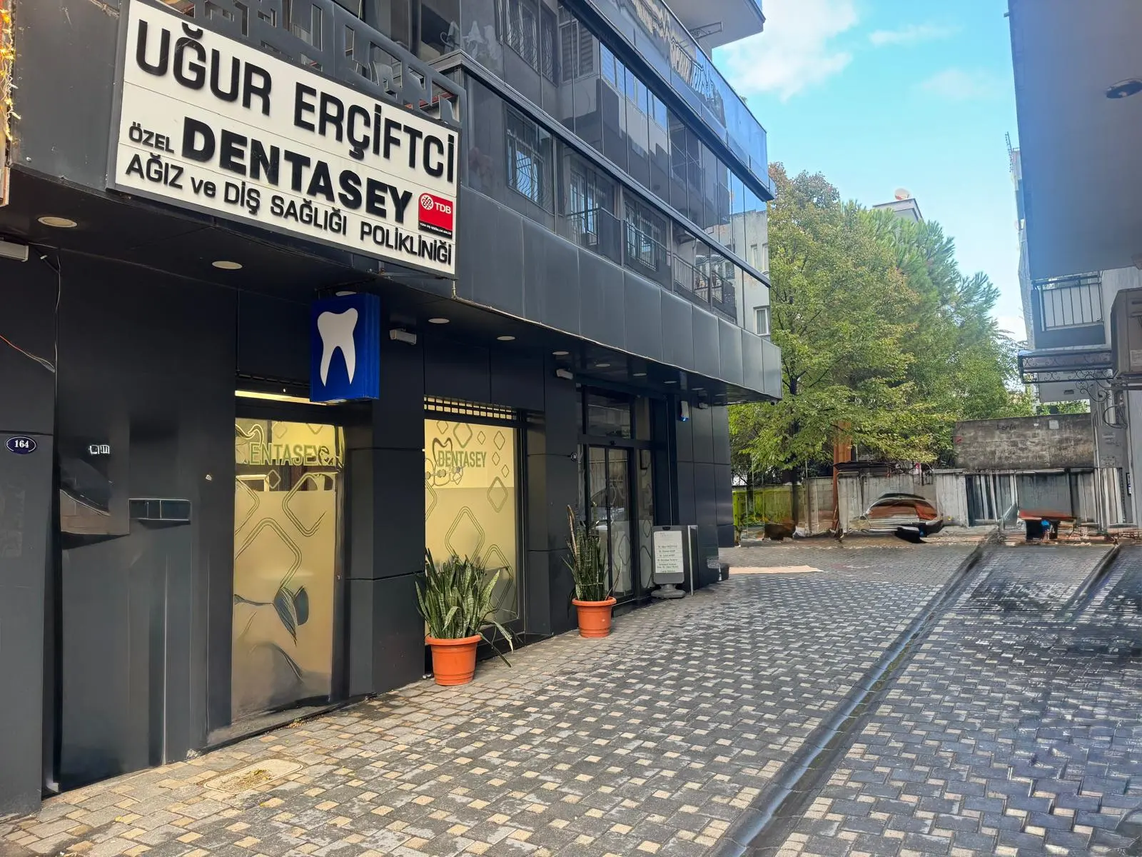 Clinic-provided photograph of Uğur Erçiftçi Dentasey Dental Clinic